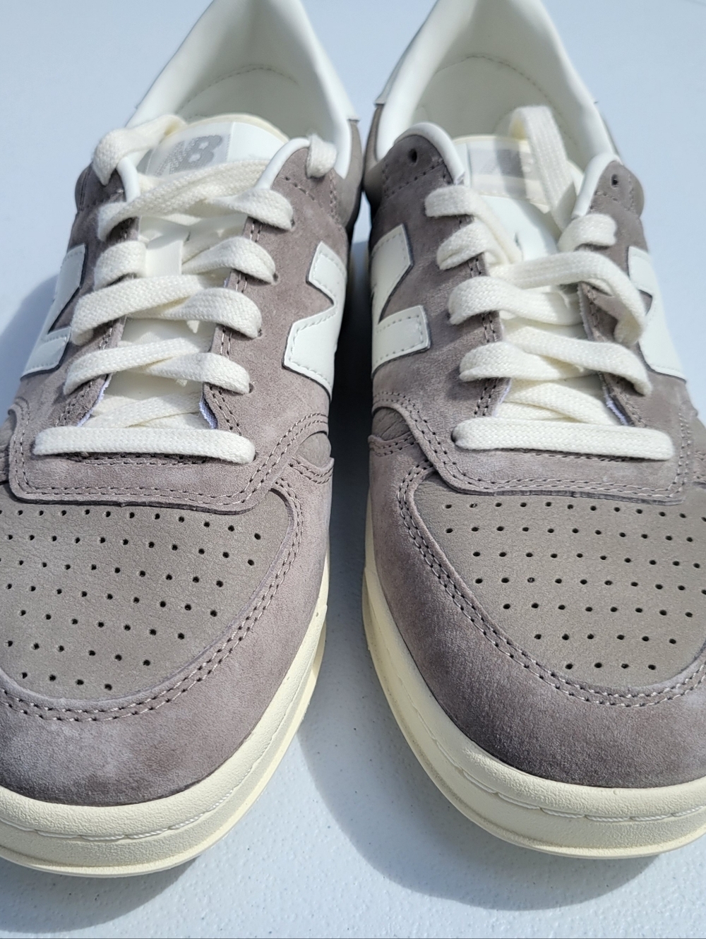 Mens Size 9 New Balance T500 sneakers in brown and white, brand new in box - Picture 15 of 16